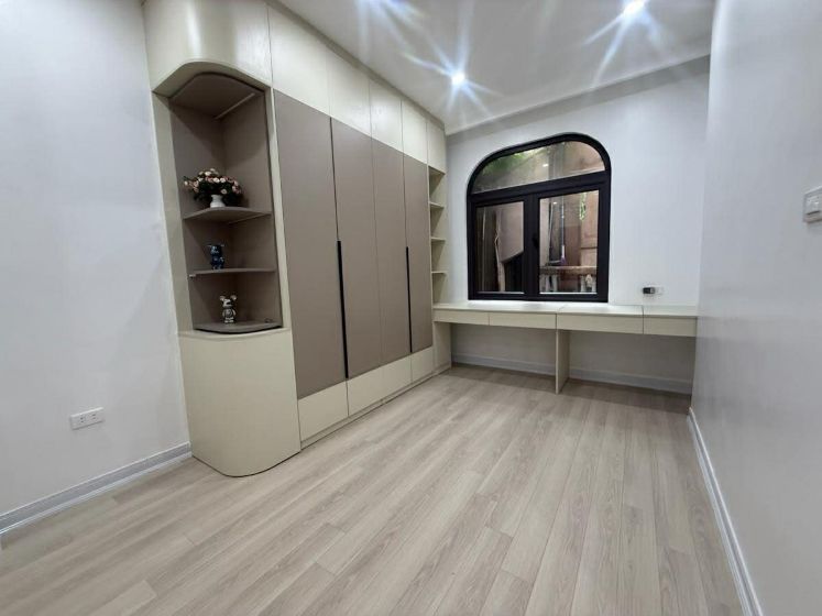 Nhà đẹp ngay hồ Linh Quang- 34m2 - 5 Tầng- Ngõ Thông- Kinh doanh- 30m Ra Ô Tô